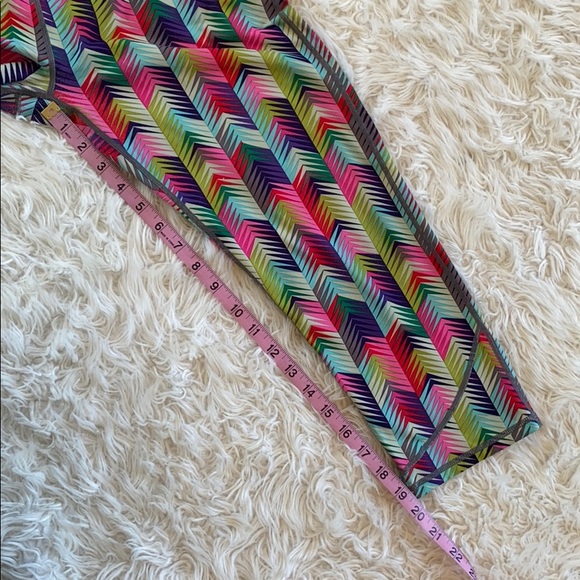Fabletics colorful geometric print crop leggings L - Picture 14 of 15
